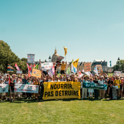 Paysans et citoyens mobilisés partout en France pour alerter sur les dangers (…)